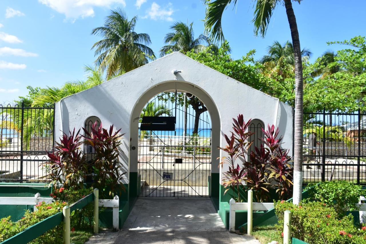 Czar'S Sanctuary- Apt B4 At Sandcastle Ocho Rios Exteriör bild